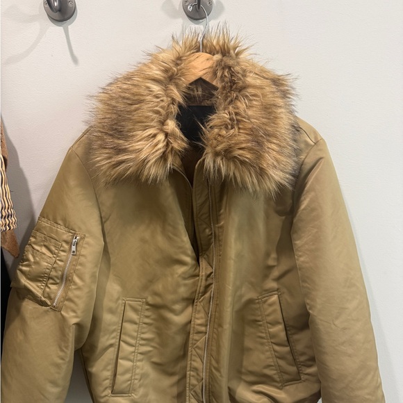 ZARA Stylish Tan Bomber Jacket with Faux Fur Collar - Picture 3 of 4